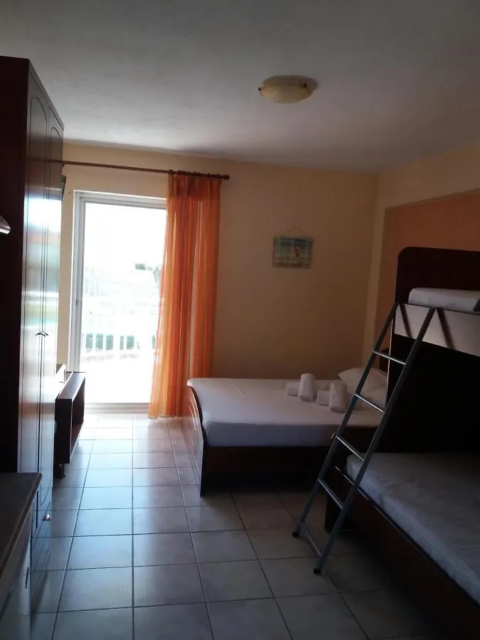 House Meltemi Apartment Kalamitsi